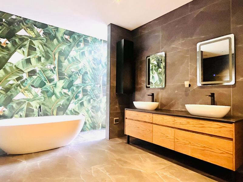 4 Bedroom Property for Sale in Constantia Western Cape